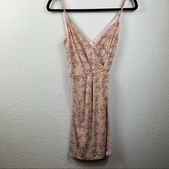 ❤️BCBGeneration V Neck Floral Wrap Mini Dress - Picture 1 of 6
